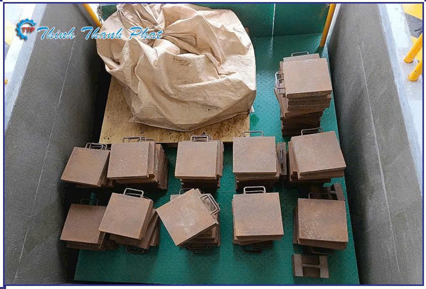 ban-nang-cua-xuat-hang-container