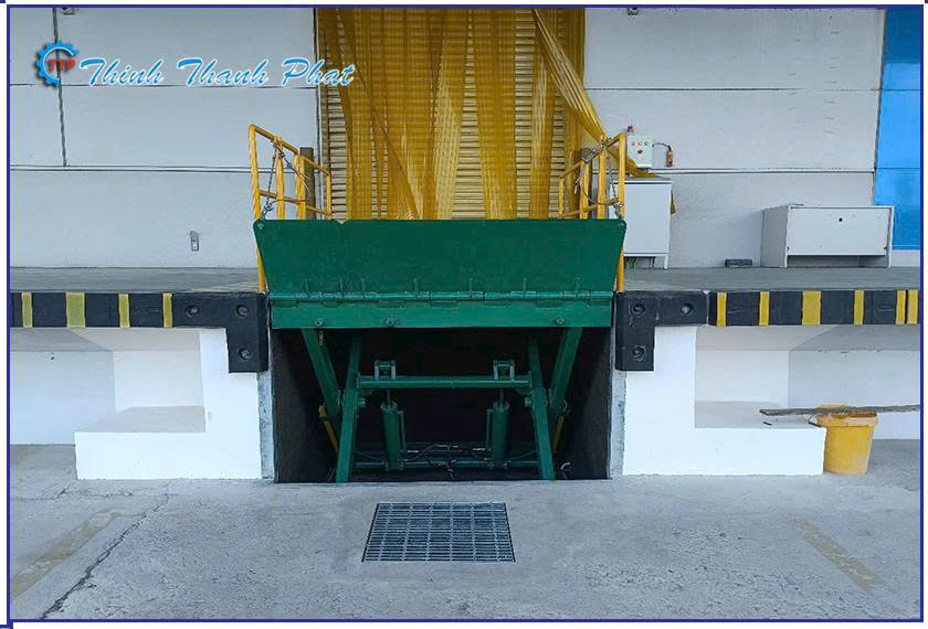 ban-nang-cua-xuat-hang-container