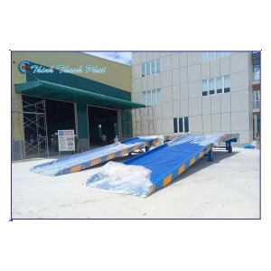 CẦU XE NÂNG: GIẢI PHÁP TỐI ƯU CHO VIỆC ĐÓNG RÚT HÀNG TỪ CONTAINER