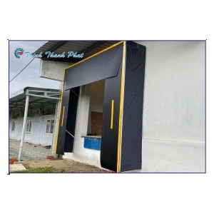 MÀN CHE ĐƯỢC LẮP ĐẶT TẠI CỬA XUẤT NHẬP HÀNG, CỬA KHO