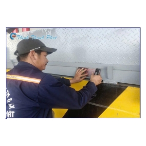 SÀN NÂNG THỦY LỰC ĐƯA HÀNG VÀO CONTAINER