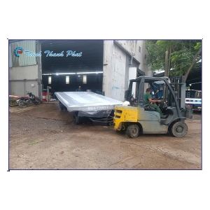 XE KÉO HÀNG NỒI BỘ TRONG KHO XƯỞNG